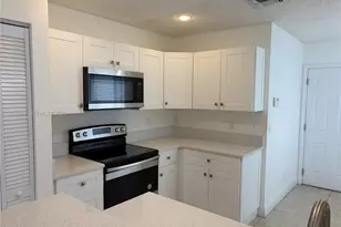 9020 N Lake Park Cir N, Davie, FL 33328 - Photo 3