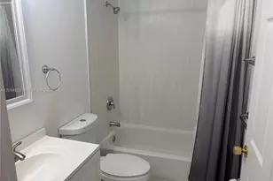 9020 N Lake Park Cir N, Davie, FL 33328 - Photo 23