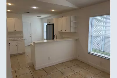 9020 N Lake Park Cir N, Davie, FL 33328 - Photo 7