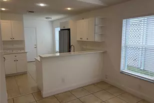 9020 N Lake Park Cir N, Davie, FL 33328 - Photo 7