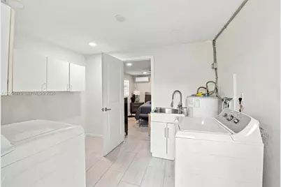 2211 NE 1st Ave, Pompano Beach, FL 33060 - Photo 23