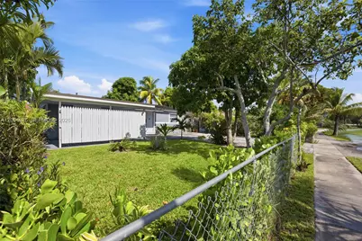 2211 NE 1st Ave, Pompano Beach, FL 33060 - Photo 37