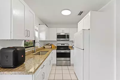 19 SE 4th Ter, Dania Beach, FL 33004 - Photo 23