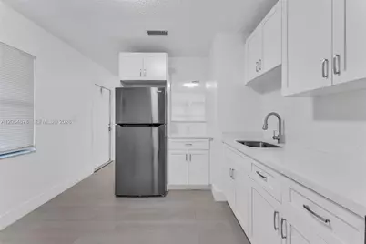 19 SE 4th Ter, Dania Beach, FL 33004 - Photo 13