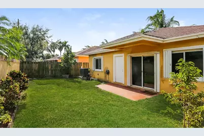 213 SW 15th Pl, Homestead, FL 33030 - Photo 15