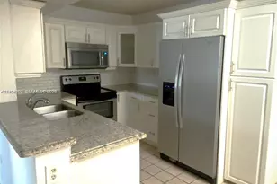 300 W Palm Cir W, Pembroke Pines, FL 33025 - Photo 19