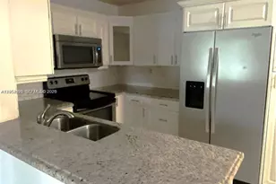 300 W Palm Cir W, Pembroke Pines, FL 33025 - Photo 21