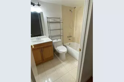 300 W Palm Cir W #208, Pembroke Pines, FL 33025 - Photo 7