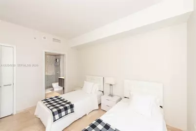 88 SW 7th St #3005, Miami, FL 33130 - Photo 13