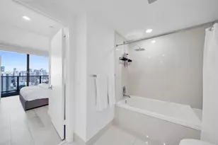 45 SW 9th St, Miami, FL 33130 - Photo 17