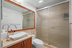 5085 NW 7th St, Miami, FL 33126 - Photo 11