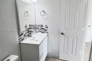 984 W 40th St, Hialeah, FL 33012 - Photo 31