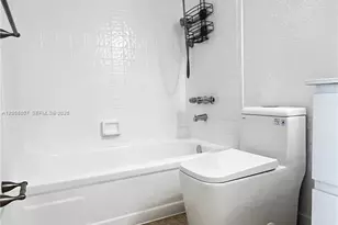 984 W 40th St, Hialeah, FL 33012 - Photo 33