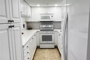 984 W 40th St, Hialeah, FL 33012 - Photo 15