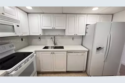 984 W 40th St #2, Hialeah, FL 33012 - Photo 13