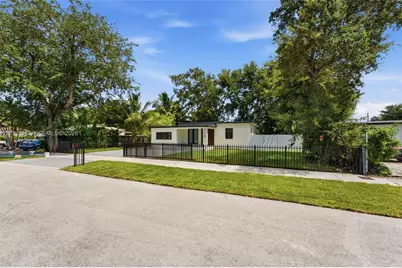 2315 NW 97th St, Miami, FL 33147 - Photo 5