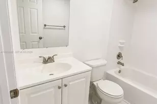 5625 W 20th Ave, Hialeah, FL 33012 - Photo 5