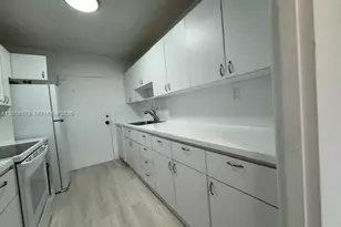 5401 Collins Ave, Miami Beach, FL 33140 - Photo 17
