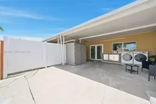 5255 W 26th Ct, Hialeah, FL 33016 - Photo 29