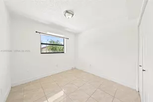 5255 W 26th Ct, Hialeah, FL 33016 - Photo 23