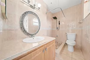 5255 W 26th Ct, Hialeah, FL 33016 - Photo 21