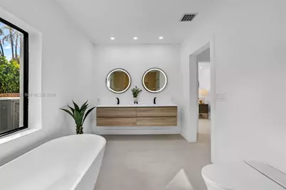 210 NE 107th St, Miami Shores, FL 33161 - Photo 33