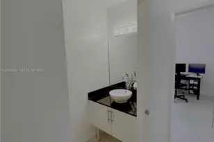 31 SE 5th St, Miami, FL 33131 - Photo 11