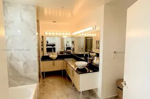 31 SE 5th St, Miami, FL 33131 - Photo 15