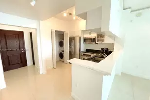 31 SE 5th St, Miami, FL 33131 - Photo 5