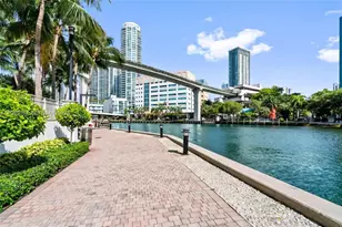 31 SE 5th St, Miami, FL 33131 - Photo 21