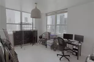 31 SE 5th St, Miami, FL 33131 - Photo 9