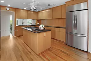803 N Southlake Dr, Hollywood, FL 33019 - Photo 29