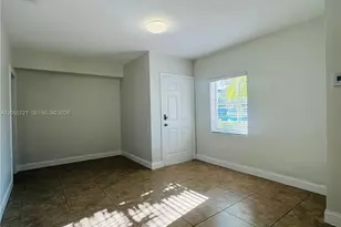 2816 Pine Tree Dr, Miami Beach, FL 33140 - Photo 3