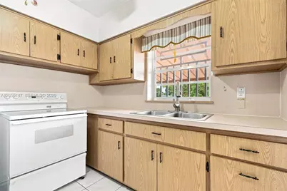 636 E 48th St, Hialeah, FL 33013 - Photo 15
