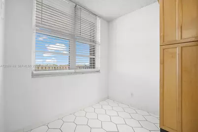250 Jacaranda Dr #508, Plantation, FL 33324 - Photo 3