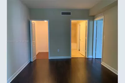 170 SE 14th St #1402, Miami, FL 33131 - Photo 5