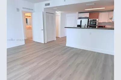 170 SE 14th St #1402, Miami, FL 33131 - Photo 5