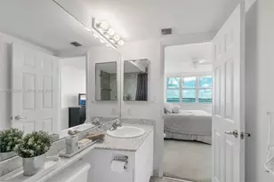 800 Claughton Island Dr, Miami, FL 33131 - Photo 11