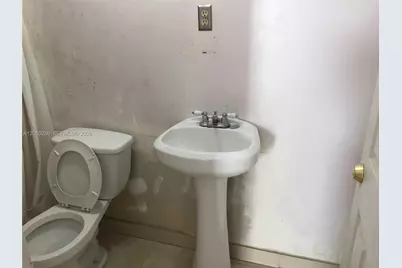 817 SW 8th St, Miami, FL 33130 - Photo 3