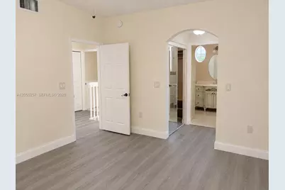 8423 S NW 138th Terrace #2802, Miami Lakes, FL 33016 - Photo 5
