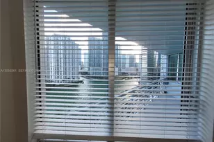325 S Biscayne Blvd, Miami, FL 33131 - Photo 17