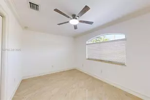 6265 W 10th Ave, Hialeah, FL 33012 - Photo 33