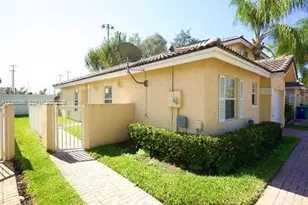 8978 NW 53rd St, Sunrise, FL 33351 - Photo 3