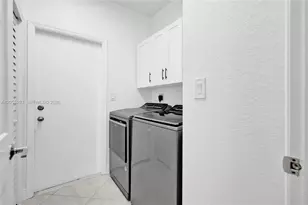 740 E Cypress Pointe Dr E, Pembroke Pines, FL 33027 - Photo 13