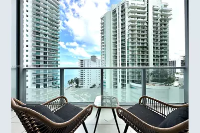 1300 Brickell Bay Dr #1205, Miami, FL 33131 - Photo 5