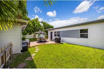 910 NE 81st St, Miami, FL 33138 - Photo 35