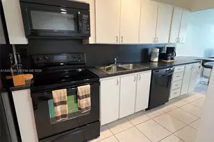 100 Lincoln Rd, Miami Beach, FL 33139 - Photo 25