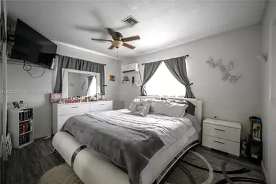 7400 NW 1st Ct, Pembroke Pines, FL 33024 - Photo 45