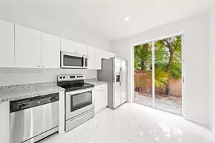 8684 NW 1st St, Miami, FL 33126 - Photo 9