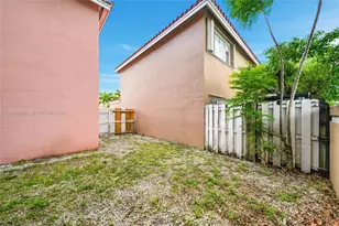 8684 NW 1st St, Miami, FL 33126 - Photo 47
